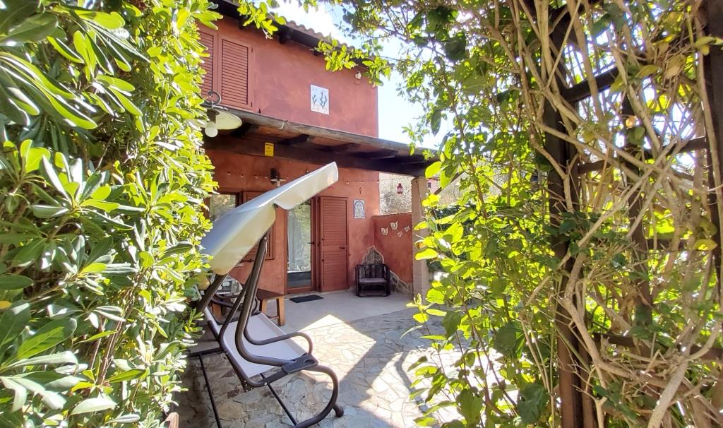 VILLETTA A SCHIERA CON GIARDINO E POSTO AUTO